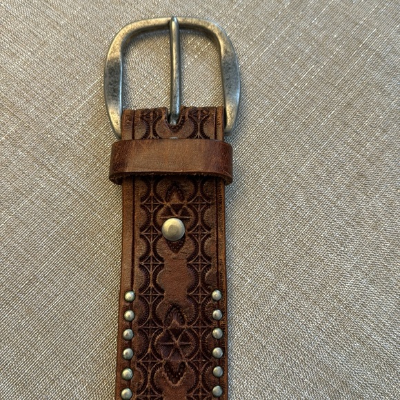 Men’s Leather Belt w/solid, brass buckle - Picture 6 of 7